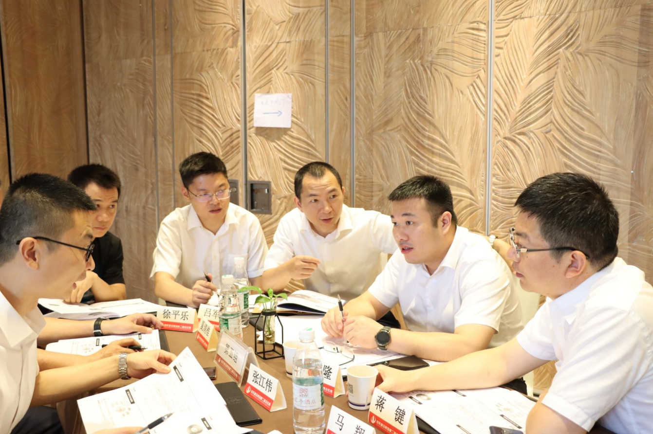 2021年6月25日-26日，7790必发集团二建组织开展了2021年中高层主管执行力培训。本次培训特邀清华、北大、上海交大总裁班讲师，中国企业家协会特聘高级讲师许晋老师进行授课。